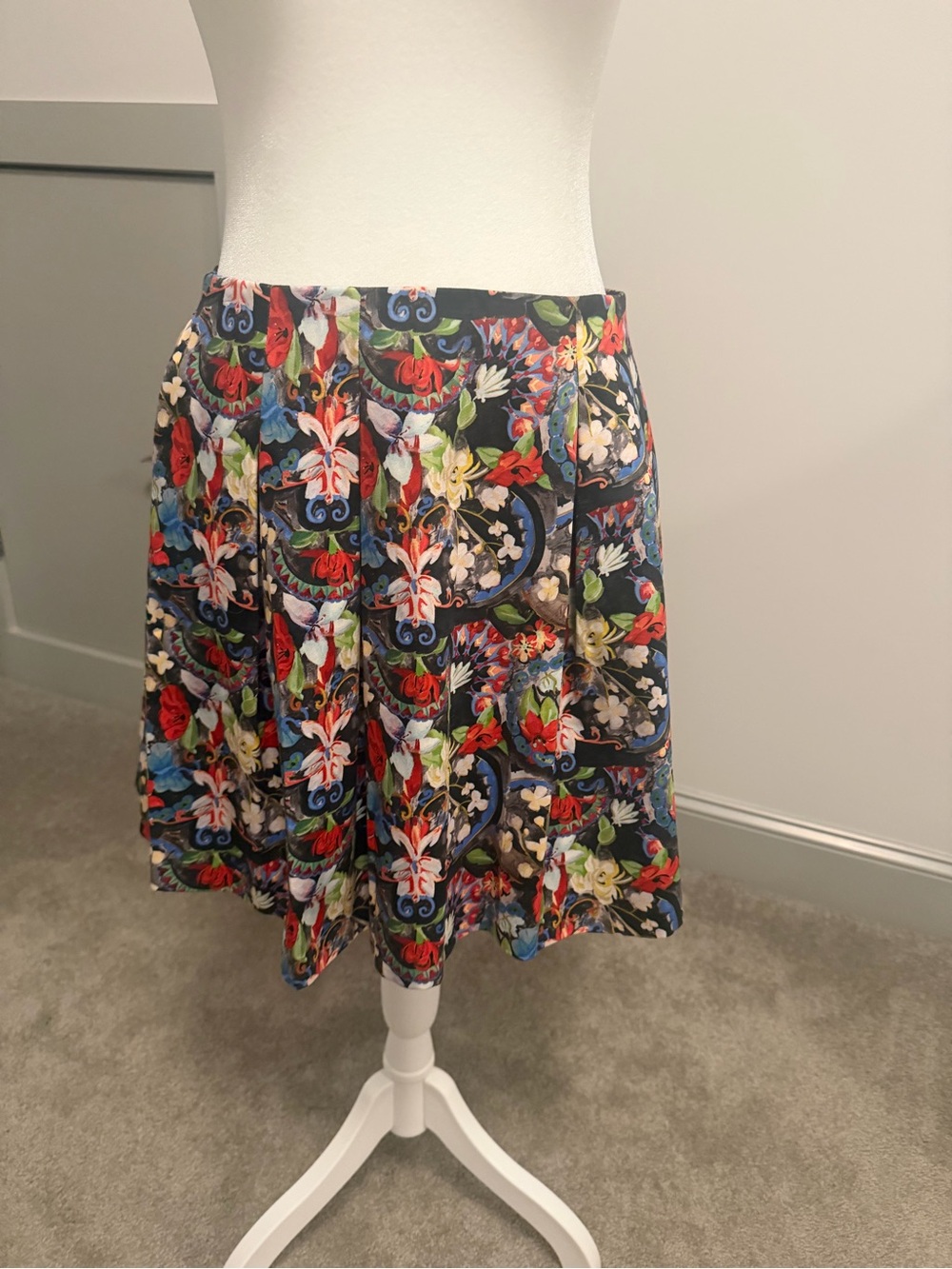 Alice + Olivia Black Floral Box Pleated Skirt Zip Size 6 C512361814